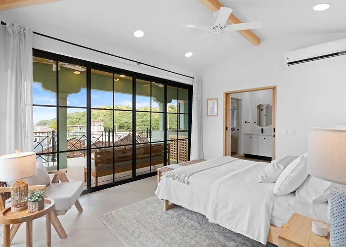 Sophisticated Modern With Ocean Views, Gorgeous Master & Private Jacuzzi Сasa de vacaciones Playa Danta