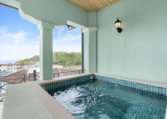 Sophisticated Modern With Ocean Views, Gorgeous Master & Private Jacuzzi