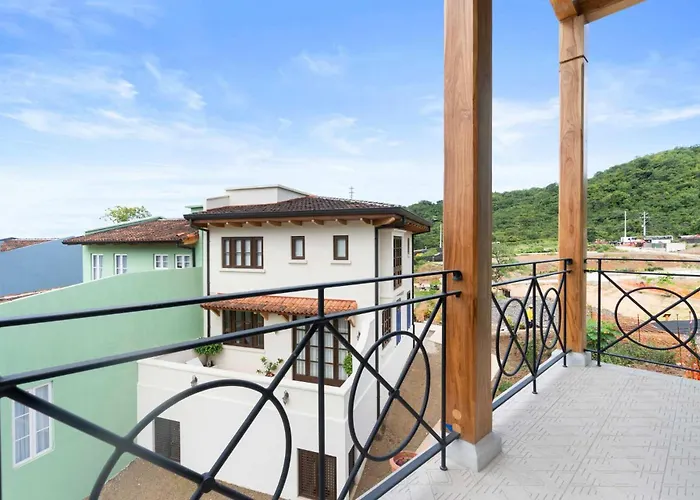 Sophisticated Modern With Ocean Views, Gorgeous Master & Private Jacuzzi Сasa de vacaciones Playa Danta