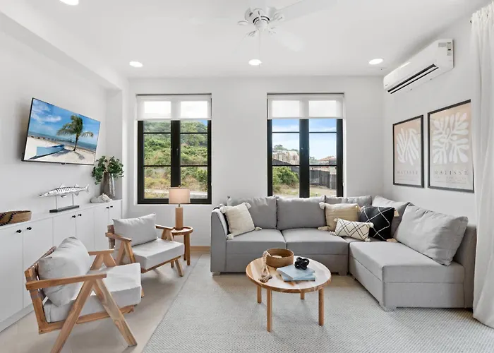 Sophisticated Modern With Ocean Views, Gorgeous Master & Private Jacuzzi Сasa de vacaciones *