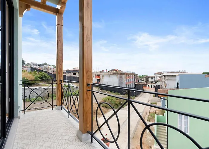 Sophisticated Modern With Ocean Views, Gorgeous Master & Private Jacuzzi