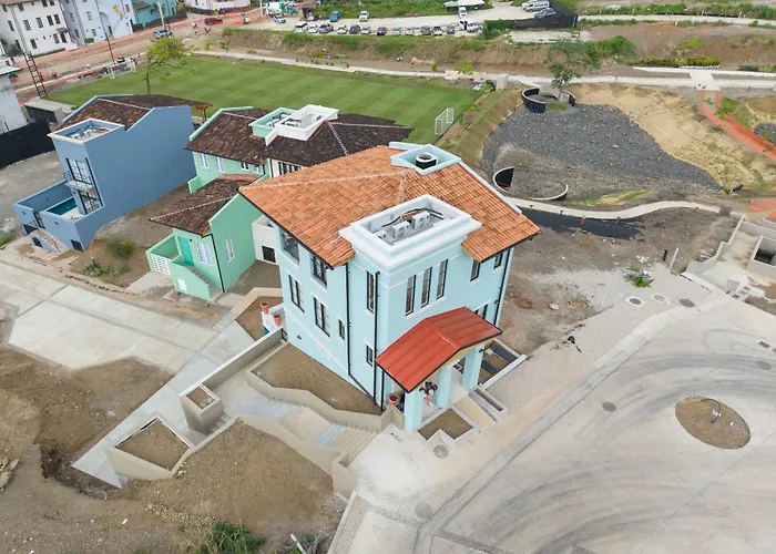 Sophisticated Modern With Ocean Views, Gorgeous Master & Private Jacuzzi Сasa de vacaciones Playa Danta