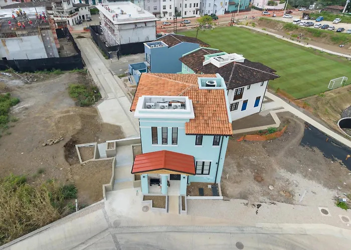 Sophisticated Modern With Ocean Views, Gorgeous Master & Private Jacuzzi Сasa de vacaciones *