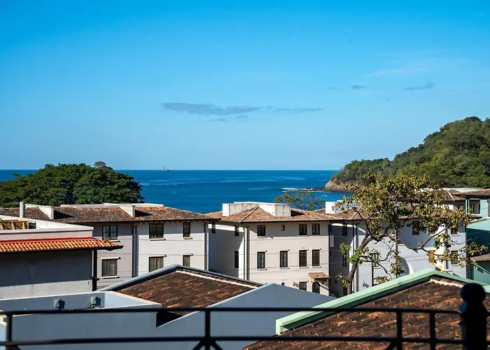 Sophisticated Modern With Ocean Views, Gorgeous Master & Private Jacuzzi Сasa de vacaciones